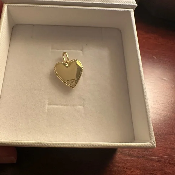 Mejuri Gold Heart Pendant - Picture 6 of 9